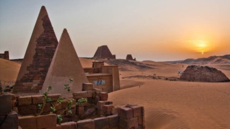 Εντυπωσιακές πυραμίδες «βάζουν τα γυαλιά» στην Αίγυπτο (pics)