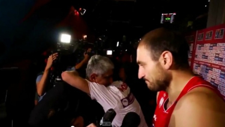 Mundobasket 2014 - Η αγκαλιά του Τεόντοσιτς με τον Γιαννάκη! (vid)