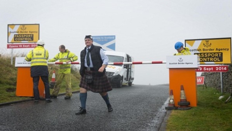 Στα σύνορα της Σκωτίας άρχισε ο έλεγχος διαβατηρίων...! (pics & vid)