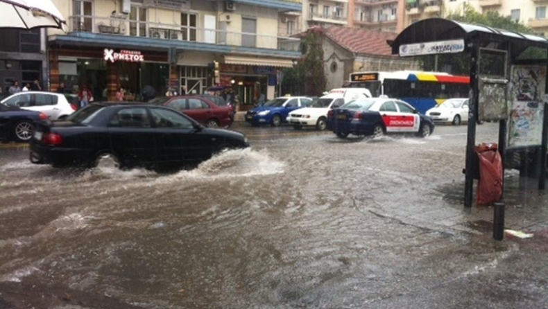 Προβλήματα από την έντονη βροχόπτωση στη Θεσσαλονίκη (pics)