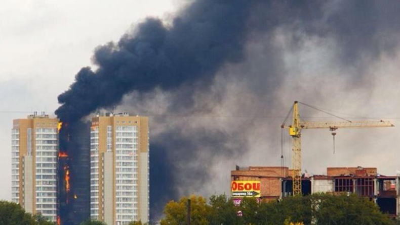 Ρωσία: Τραυματίες από πυρκαγιά σε κτίριο 25 ορόφων (pics&vid)