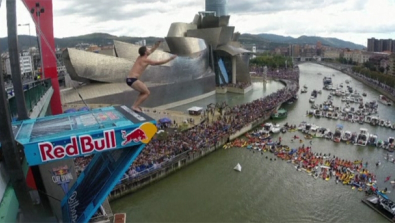 Gazzetta TV: Οι... τρελοί του Red Bull Cliff Diving!