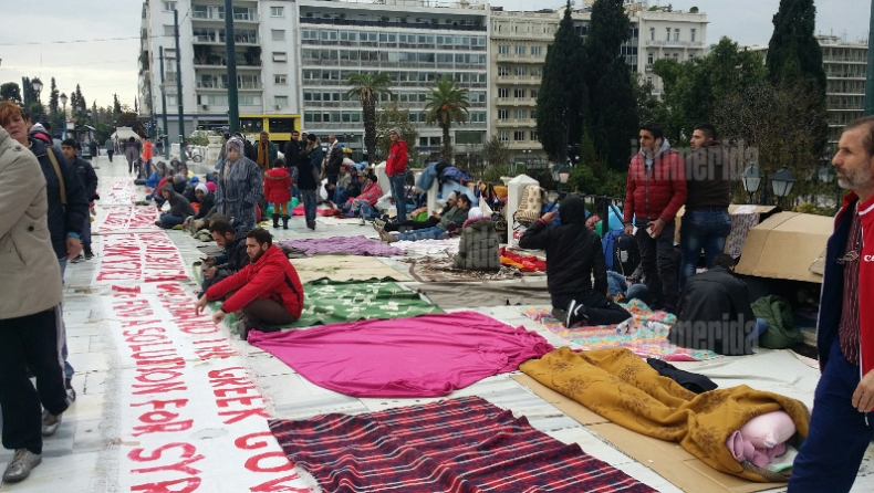 Σοκαριστικές εικόνες των προσφύγων στο κέντρο της Αθήνας (pics)
