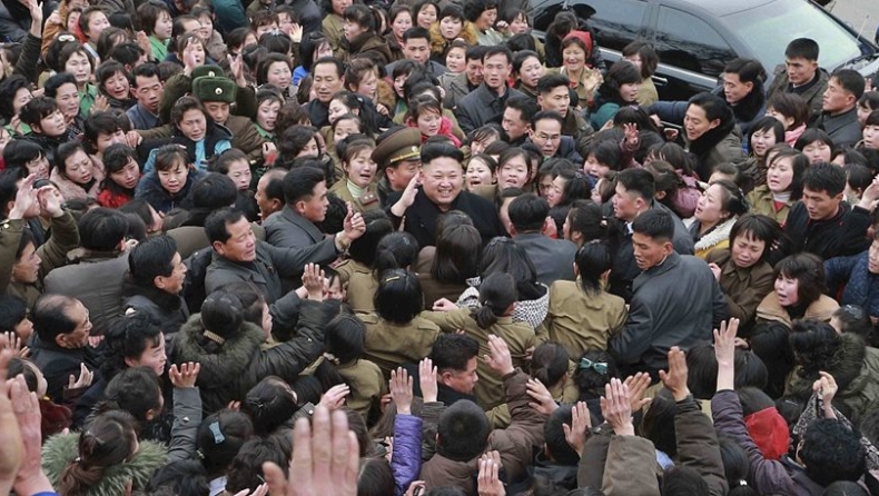 Οι Βορειοκορεάτες αποθεώνουν και πάλι τον Κιμ Γιονγκ – Ουν (pics)
