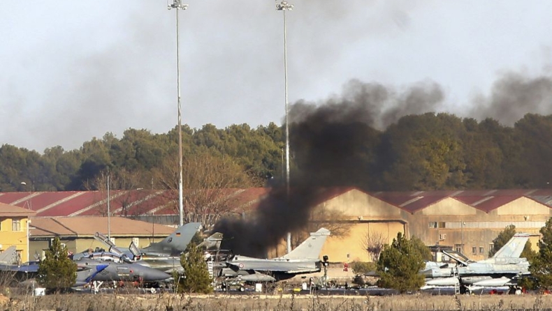 Καρέ καρέ η πτώση του ελληνικού F-16 (pics)