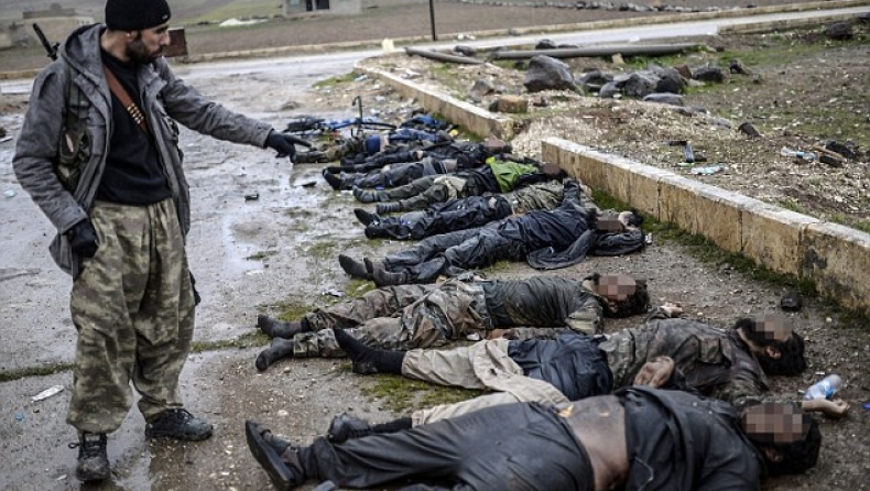 Οι δρόμοι του θανάτου: Πτώματα παντού στον απόηχο της μάχης στο Κομπάνι (pics)