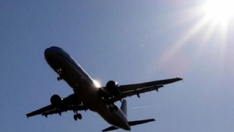 Το νέο τέλος που θα «φουσκώσει» τις τιμές των αεροπορικών εισιτηρίων