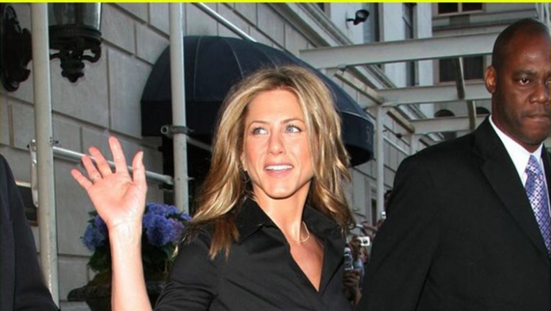 Jennifer Aniston: Το μυστικό των υπέροχων ποδιών της (pics)