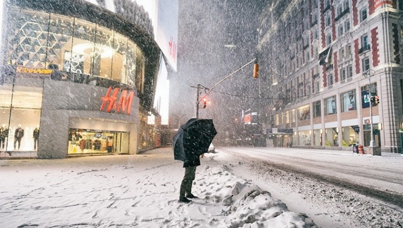 9+1 εντυπωσιακές εικόνες από τη χιονισμένη Νέα Υόρκη (pics)