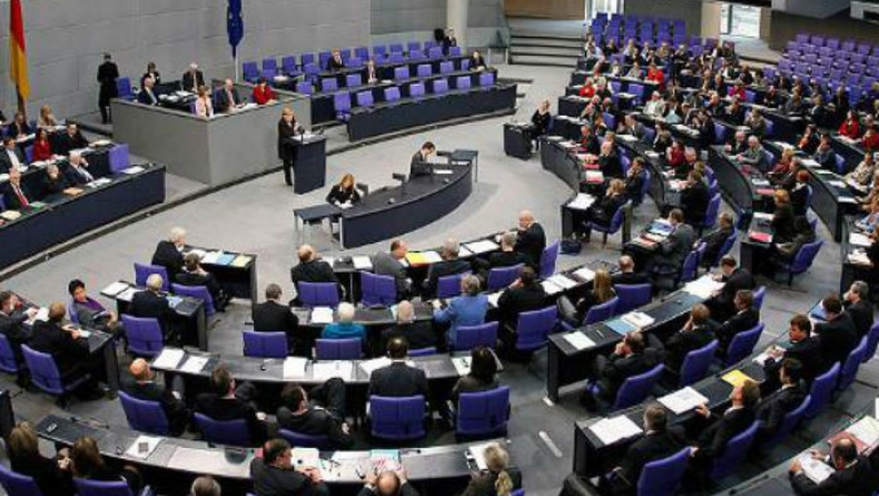 Η γερμανική βουλή ενέκρινε τη συμφωνία για την Ελλάδα