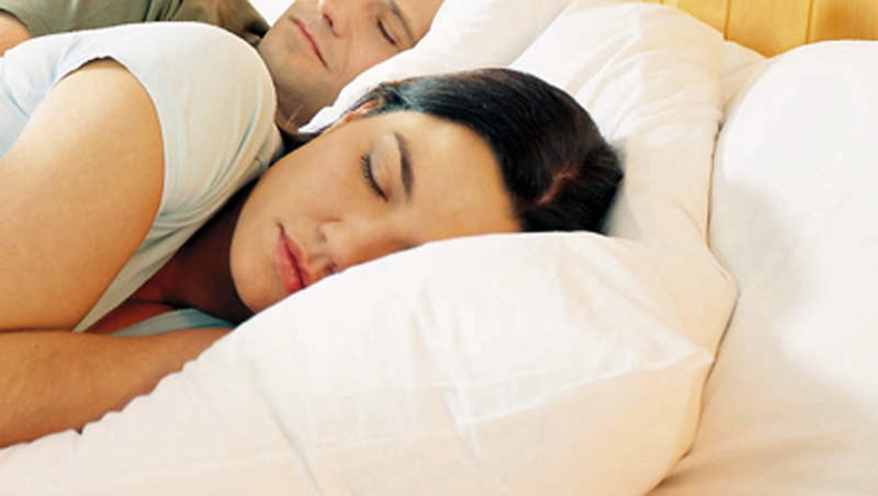 Όσοι κοιμούνται πάνω από 8 ώρες κινδυνεύουν από εγκεφαλικό
