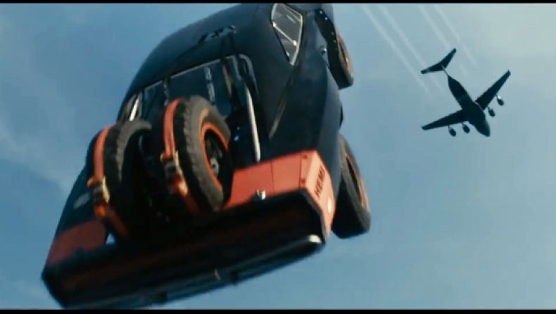 To Fast & Furious 7 φόρεσε αλεξίπτωτα (video)