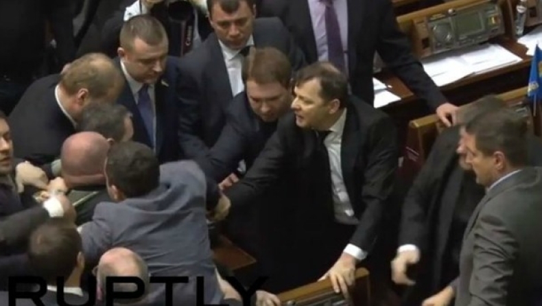 Ουκρανία: Οι διαφορές στη Βουλή θα λύνονται μέσα σε... ρινγκ (vid)