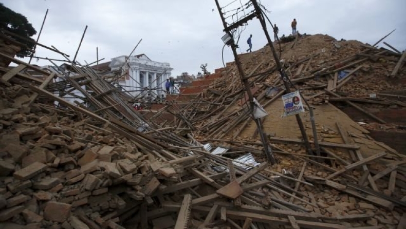Ανείπωτη τραγωδία στο Νεπάλ με 1.800 νεκρούς