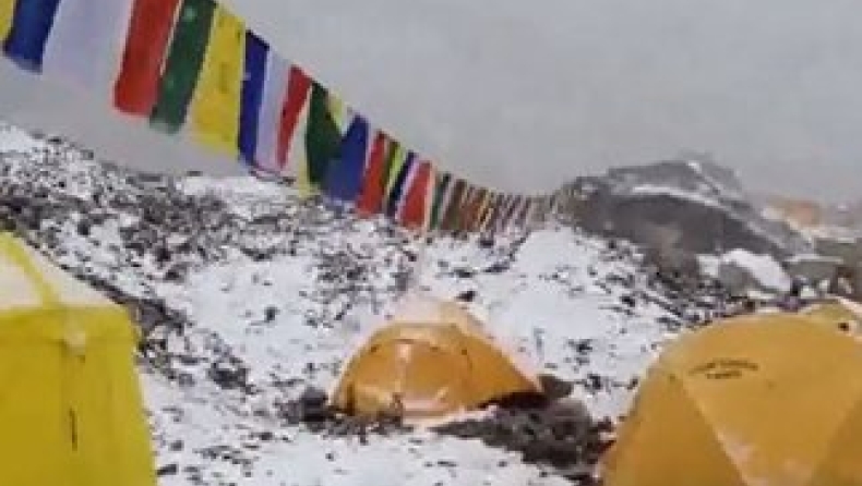 Βίντεο από τη χιονοστιβάδα στο Έβερεστ τη στιγμή του σεισμού (vid)