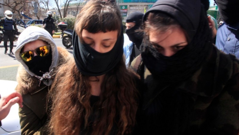Αρνείται να αποφυλακιστεί η μητέρα των αδερφών Τσάκαλου παρά την απόφαση των δικαστών
