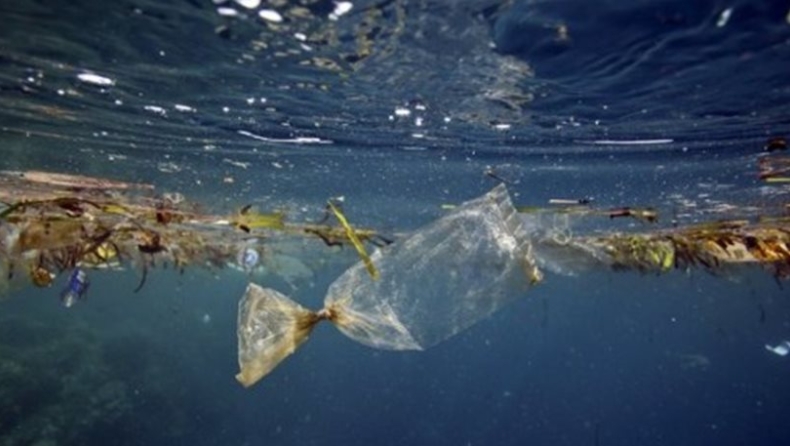 Όλο και περισσότερα πλαστικά «πνίγουν» τη Μεσόγειο θάλασσα