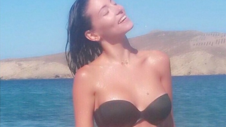 Αθηνά Οικονομάκου: Η ομορφότερη μελαχρινή που θα βγει στις παραλίες! (pics)