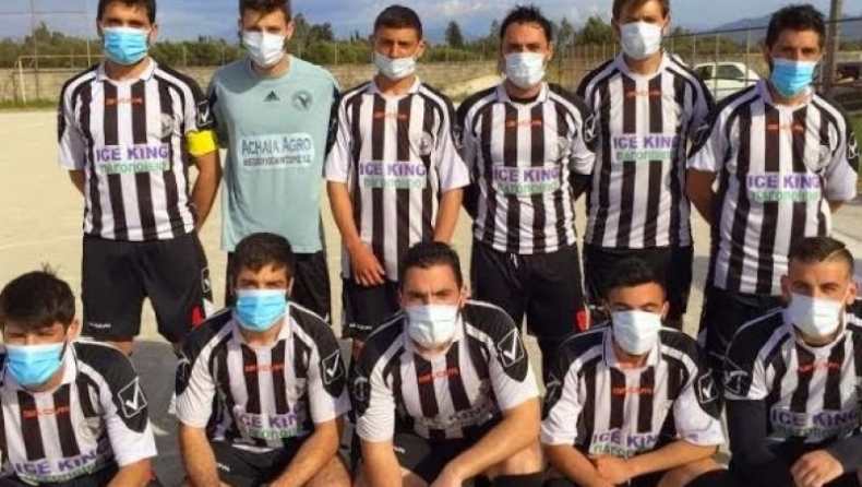 Ποδοσφαιριστές έπαιξαν με ιατρικές μάσκες