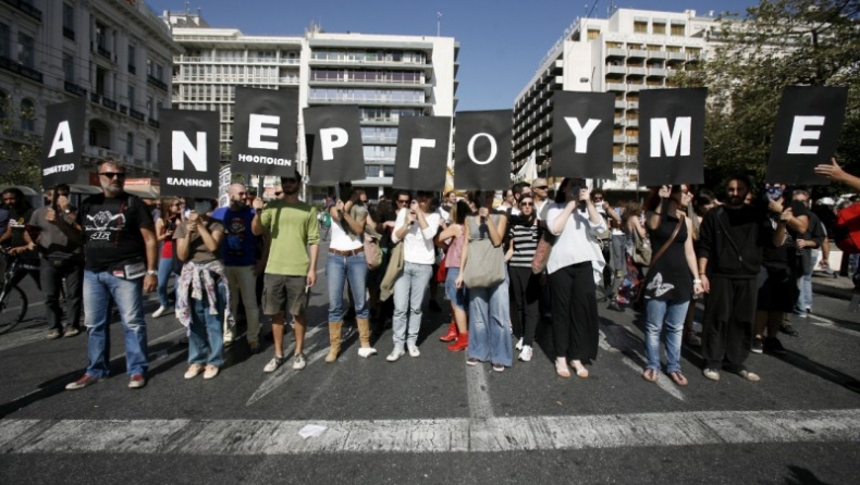 Απλήρωτη, άνεργη και αμειβόμενη με «μαύρα», η μισή Ελλάδα