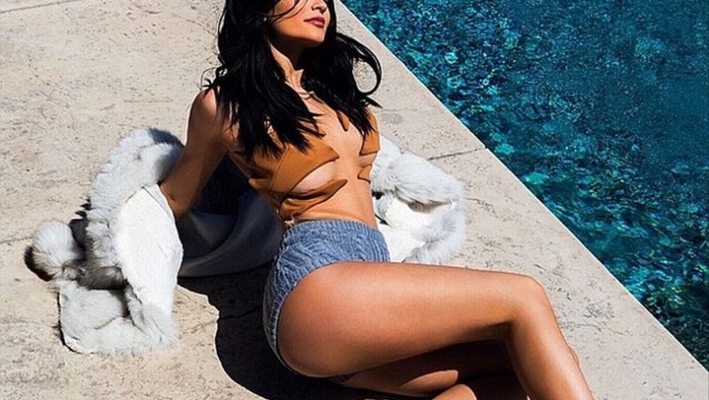 Kylie Jenner: Άρχισε να γδύνεται στο Instagram (pics)