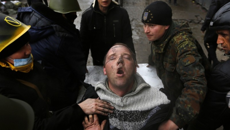 Φιλορώσοι αυτονομιστές και Ουκρανοί στρατιώτες επιδίδονται σε φρικτά βασανιστήρια