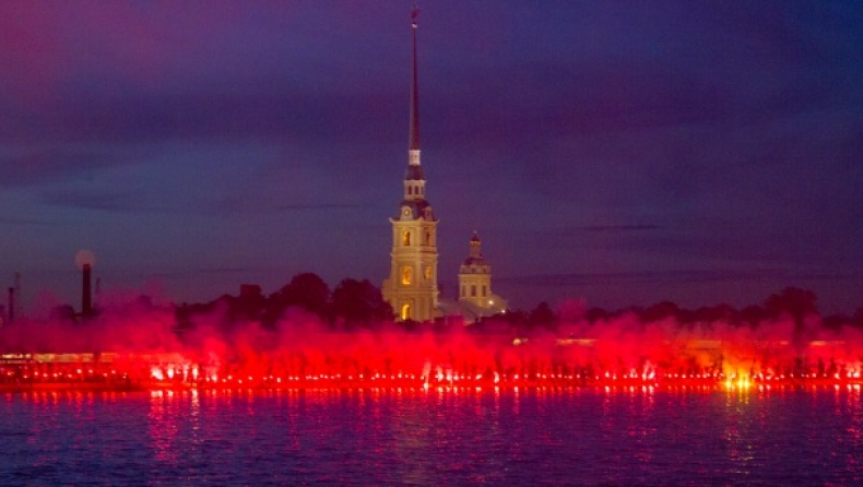 Η Αγία Πετρούπολη στις φλόγες! (vid)