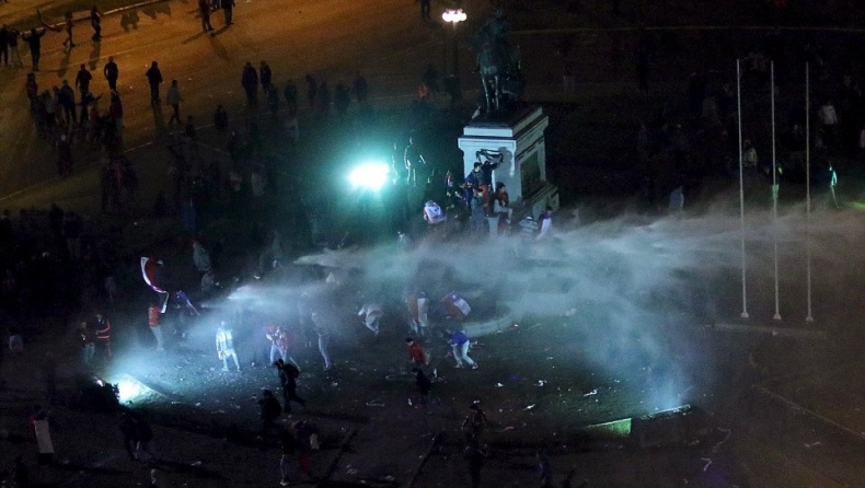 Η Αστυνομία διέκοψε τους πανηγυρισμούς των Χιλιανών! (pics)