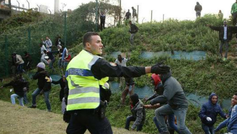 Επεισόδια με μετανάστες που ήθελαν να περάσουν τα σύνορα στην Β.Γαλλία (pics)