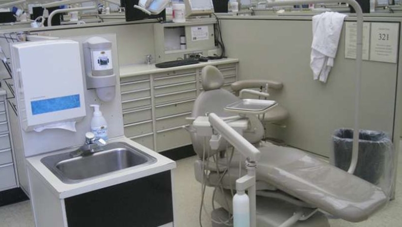 Αυστραλία: Φόβοι ότι 11.000 πελάτες οδοντιάτρων έχουν εκτεθεί σε HIV και ηπατίτιδα