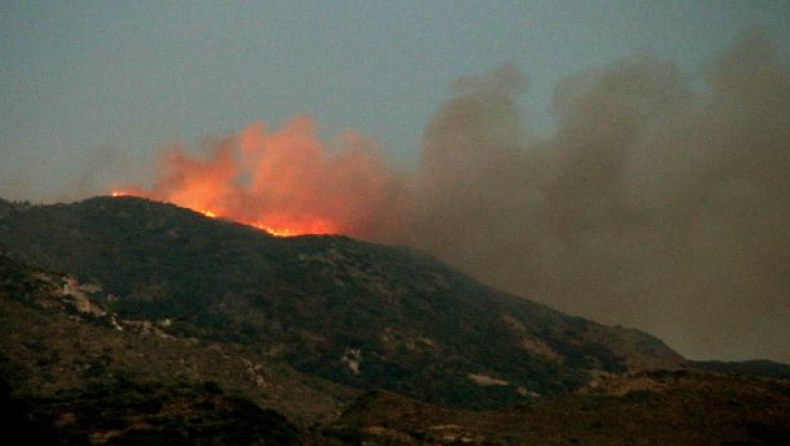 Fire on Rhodes still raging unchecked