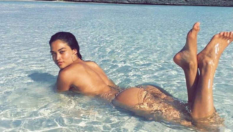 Shanina Shaik τι κάνεις topless στις Μπαχάμες; (pics)