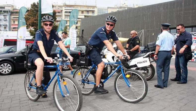 Αστυνομικοί με ηλεκτροκίνητα ποδήλατα στους δρόμους της Αθήνας
