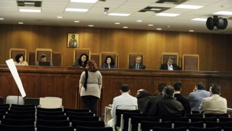 Δίκη Χρυσής Αυγής: Κατηγορούμενοι τρομοκρατούν μάρτυρες