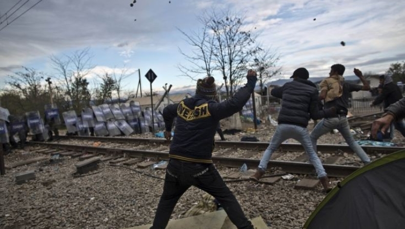 Δεκάδες αστυνομικοί τραυματίες κατά τα επεισόδια στην Ειδομένη