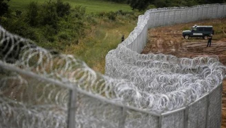 Οι Σκοπιανοί στήνουν μεταλλικό φράχτη στα σύνορα με την Ελλάδα