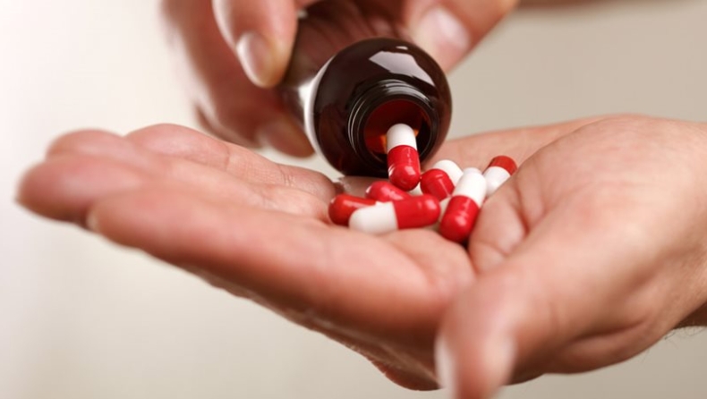 «Κάνουν θραύση» τα αντιβιοτικά στους Έλληνες