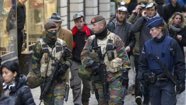 Αγωνία για τρομοκρατική επίθεση στις Βρυξέλλες - Βρήκαν οπλοστάσιο με χημικά (pics+vids)