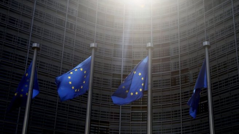 Δεν υποχωρεί η Κομισιόν στην ευρωπαϊκή εγγύηση καταθέσεων
