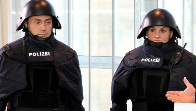 Γέλιο στα social media για τις νέες αστυνομικές στολές της Βαυαρίας (pics)