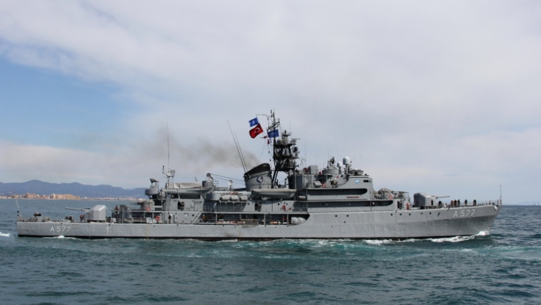 Τουρκικό πολεμικό πλοίο στον Ισθμό της Κορίνθου (vid)