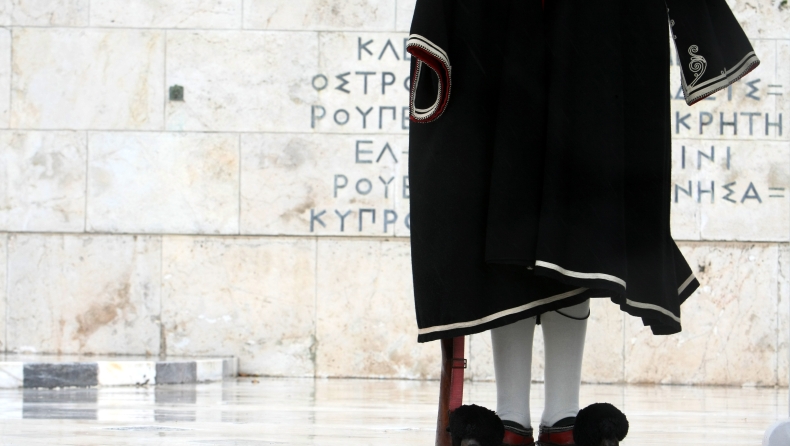 Έγγραφο του ESM προβλέπει ελάφρυνση του ελληνικού χρέους κατά 52,5%