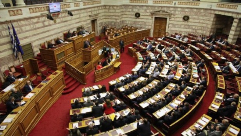 Greece passes legislative act to tackle humanitarian crisis in 2016