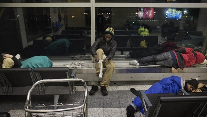 Αστεγοι μετέτρεψαν σε σπίτι τους αεροδρόμιο στη Ν. Υόρκη (pics)