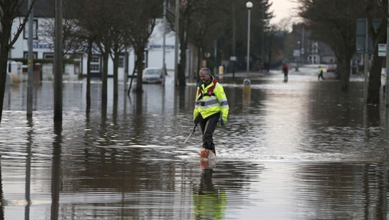 Σφοδρές βροχοπτώσεις και πλημμύρες στη βόρεια Αγγλία