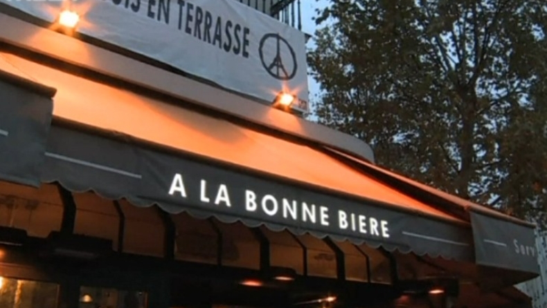 Άνοιξε ξανά το καφέ που έγινε το μακελειό στο Παρίσι (vid)