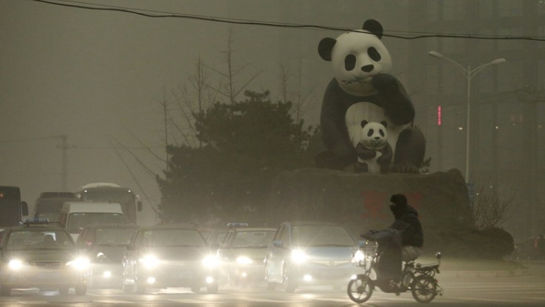 Χάνεται μέσα στο νέφος το Πεκίνο (pics)