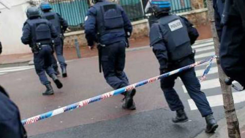 Παρίσι: Κουκουλοφόρος μαχαίρωσε στο δάσκαλο, στο όνομα του ISIS