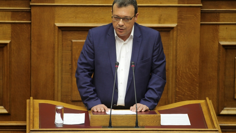 Government is not considering conscription for women, says SYRIZA spokesman