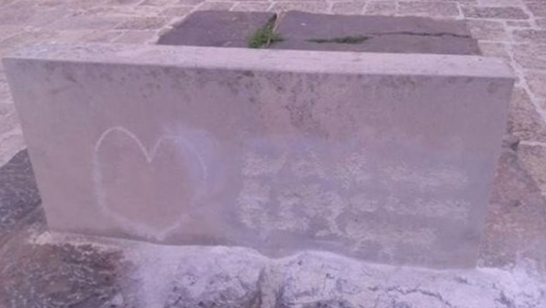 Ηράκλειο: Αποκαθιστούν τις ζημιές στον τάφο του Ν. Καζαντζάκη